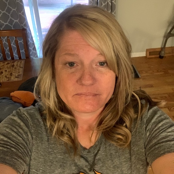 Meet your Posher, Melissa - Picture 2 of 2